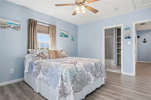 235 W Club Oak Lane, Rockport, TX 78382