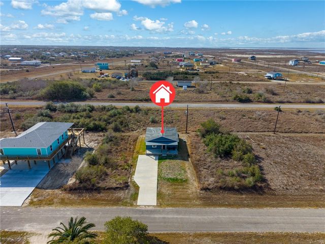 235 W Club Oak Lane, Rockport, TX 78382