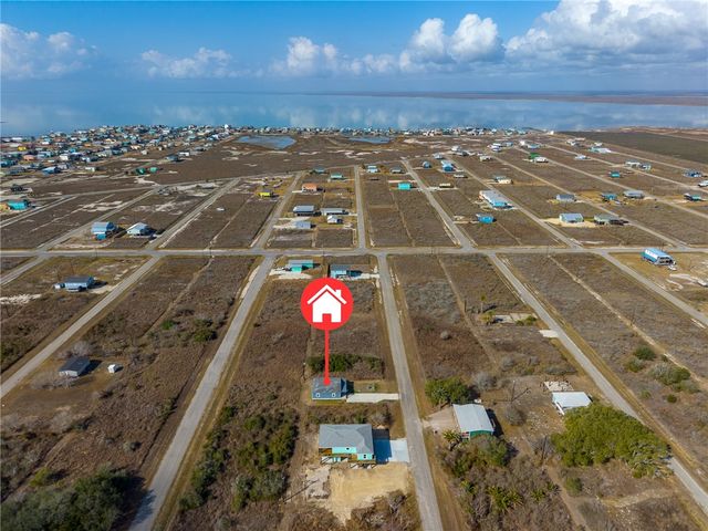 235 W Club Oak Lane, Rockport, TX 78382
