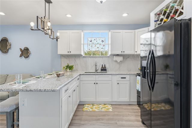 235 W Club Oak Lane, Rockport, TX 78382