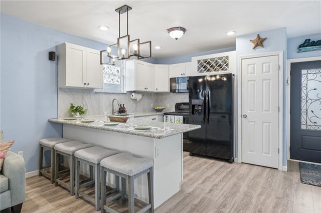 235 W Club Oak Lane, Rockport, TX 78382