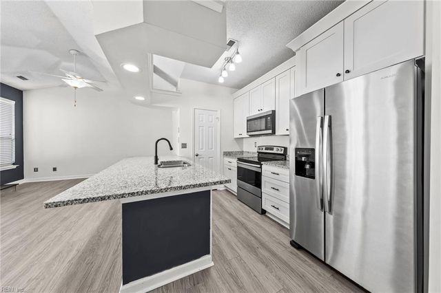 3205 Jade Ct Apt 302, Virginia Beach, VA 23451