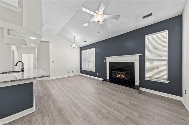 3205 Jade Ct Apt 302, Virginia Beach, VA 23451