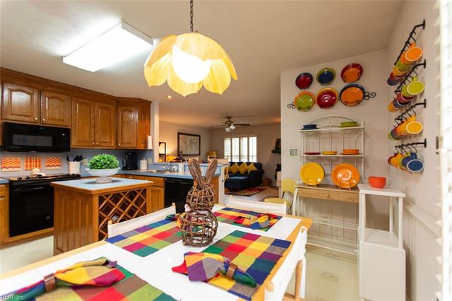 102 Sunrise Bluff LN, Smithfield, VA 23430