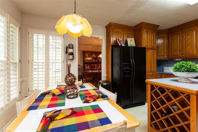 102 Sunrise Bluff LN, Smithfield, VA 23430