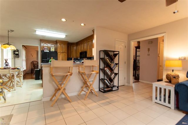 102 Sunrise Bluff LN, Smithfield, VA 23430