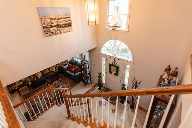 102 Sunrise Bluff LN, Smithfield, VA 23430