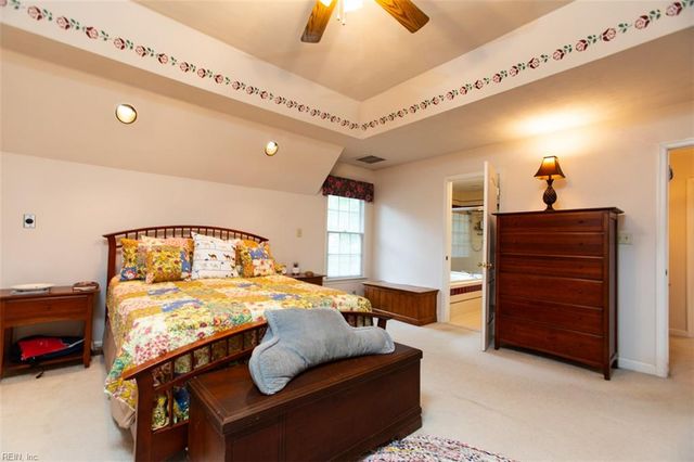 102 Sunrise Bluff LN, Smithfield, VA 23430