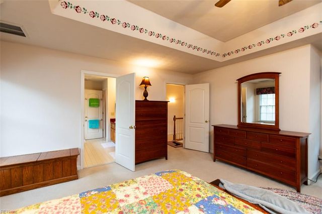 102 Sunrise Bluff LN, Smithfield, VA 23430