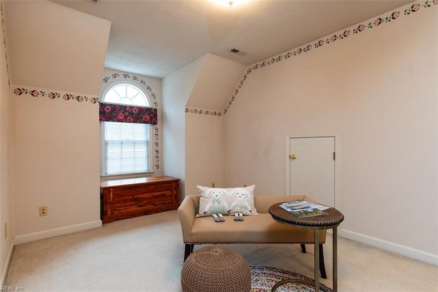 102 Sunrise Bluff LN, Smithfield, VA 23430