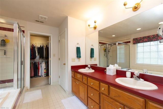102 Sunrise Bluff LN, Smithfield, VA 23430
