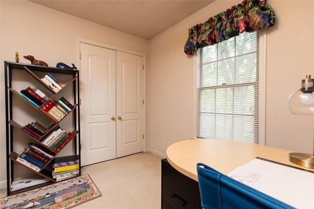 102 Sunrise Bluff LN, Smithfield, VA 23430
