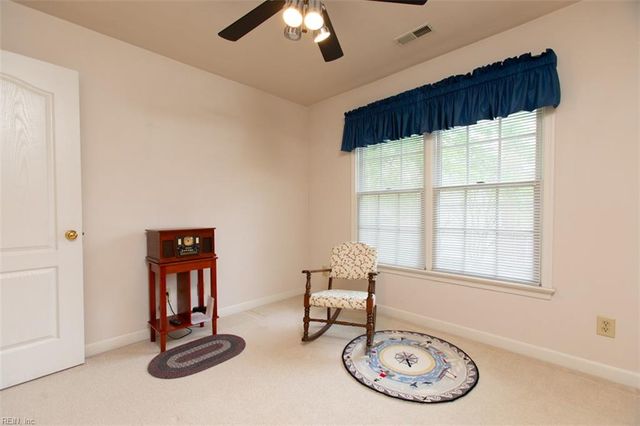 102 Sunrise Bluff LN, Smithfield, VA 23430