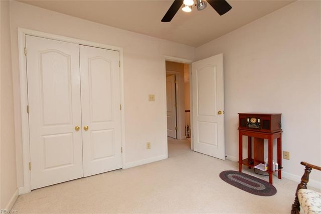 102 Sunrise Bluff LN, Smithfield, VA 23430