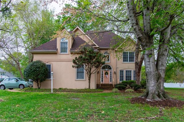 102 Sunrise Bluff LN, Smithfield, VA 23430