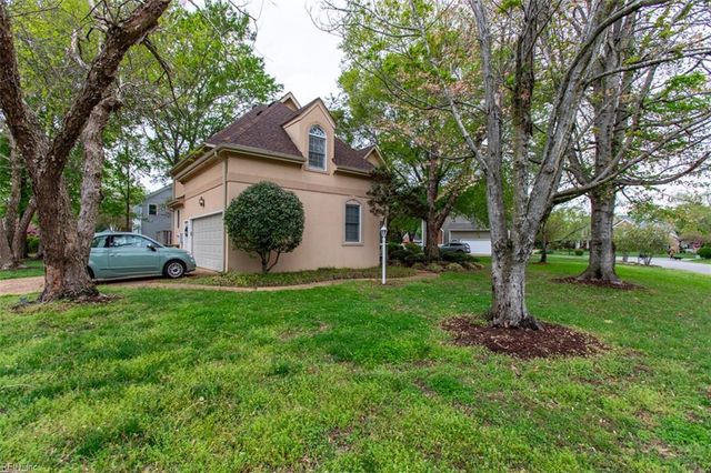 102 Sunrise Bluff LN, Smithfield, VA 23430