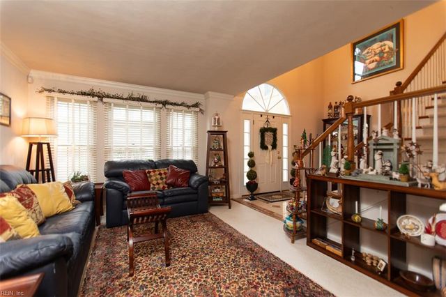102 Sunrise Bluff LN, Smithfield, VA 23430