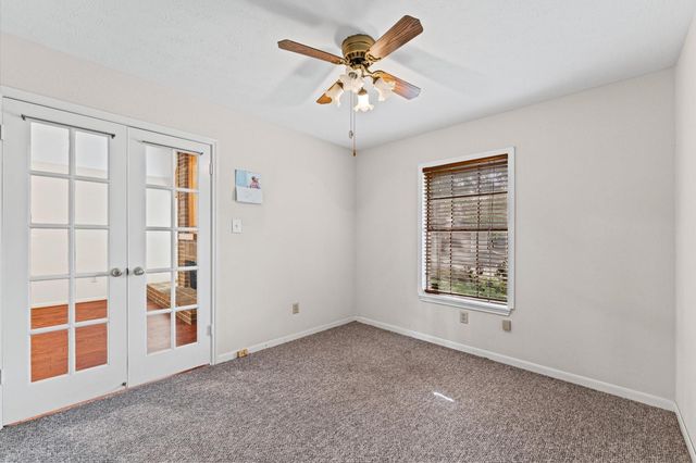 25 Regency Lane, Houston, TX 77088