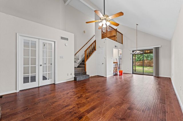 25 Regency Lane, Houston, TX 77088