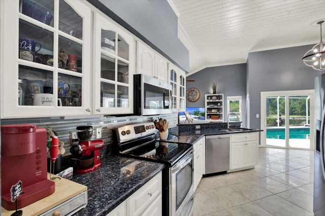 9042 BRELAND DRIVE, Tampa, FL 33626