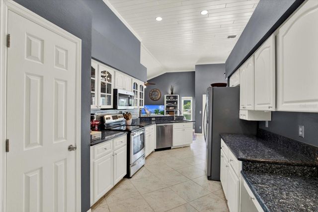 9042 BRELAND DRIVE, Tampa, FL 33626
