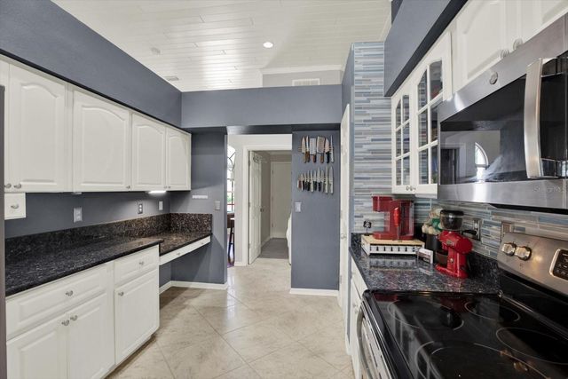 9042 BRELAND DRIVE, Tampa, FL 33626
