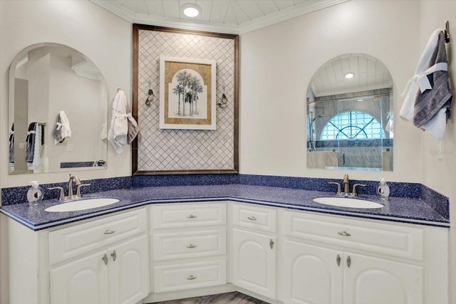 9042 BRELAND DRIVE, Tampa, FL 33626