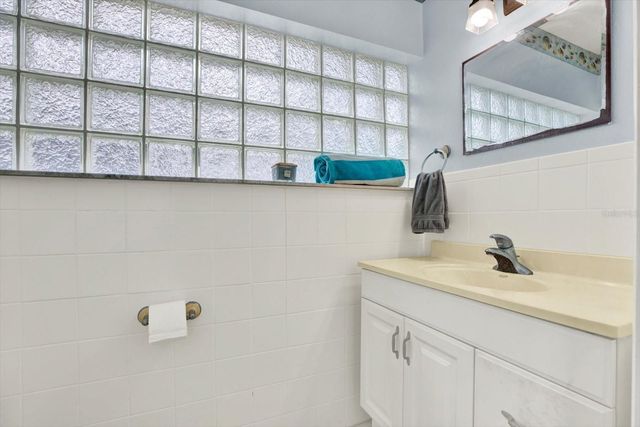 9042 BRELAND DRIVE, Tampa, FL 33626