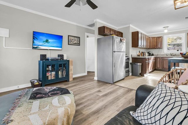 1055 Glenshaw Street, North Charleston, SC 29405