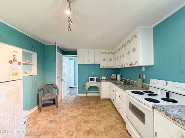 6703 13th Avenue, N Topsail Beach, NC 28460