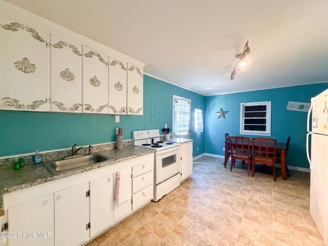 6703 13th Avenue, N Topsail Beach, NC 28460