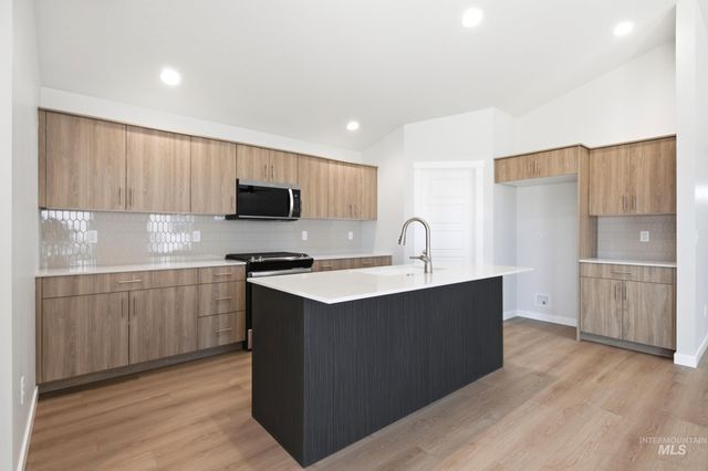 7301 W Newtown Dr, Eagle, ID 83616