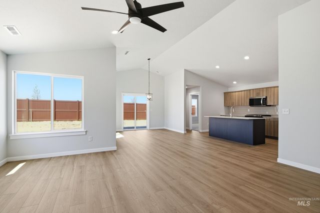 7301 W Newtown Dr, Eagle, ID 83616