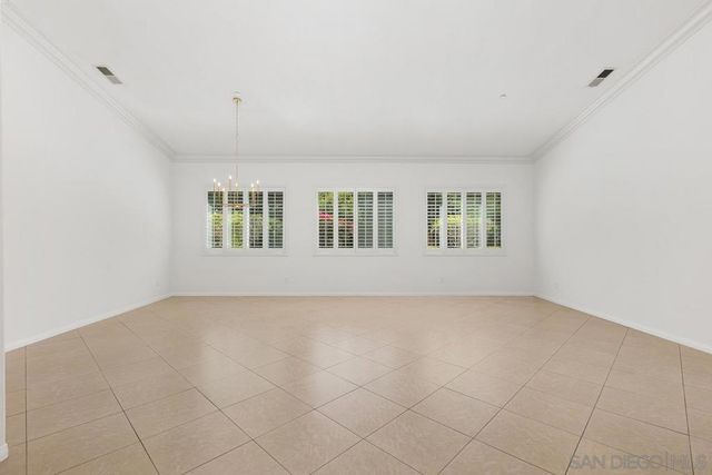 672 Inverlochy Dr, Fallbrook, CA 92028