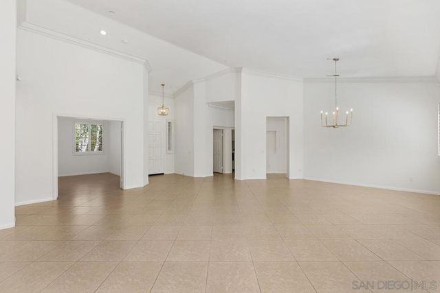 672 Inverlochy Dr, Fallbrook, CA 92028