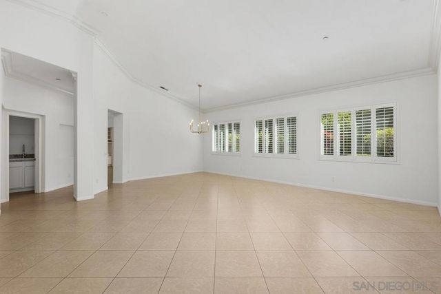 672 Inverlochy Dr, Fallbrook, CA 92028