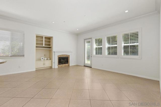 672 Inverlochy Dr, Fallbrook, CA 92028