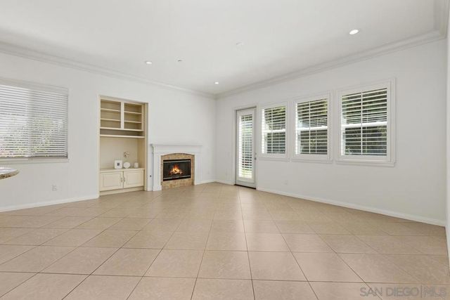 672 Inverlochy Dr, Fallbrook, CA 92028