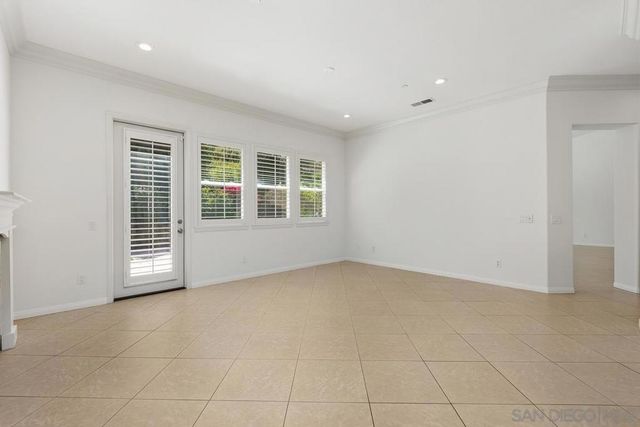 672 Inverlochy Dr, Fallbrook, CA 92028