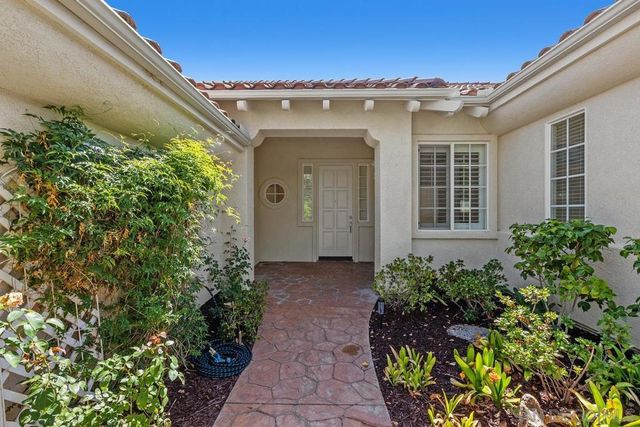 672 Inverlochy Dr, Fallbrook, CA 92028