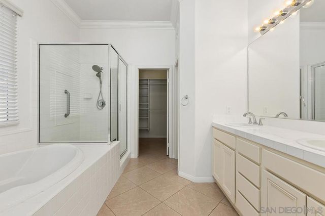 672 Inverlochy Dr, Fallbrook, CA 92028