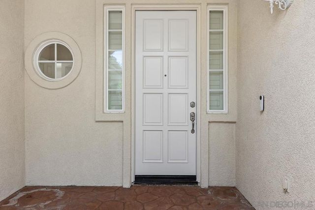 672 Inverlochy Dr, Fallbrook, CA 92028