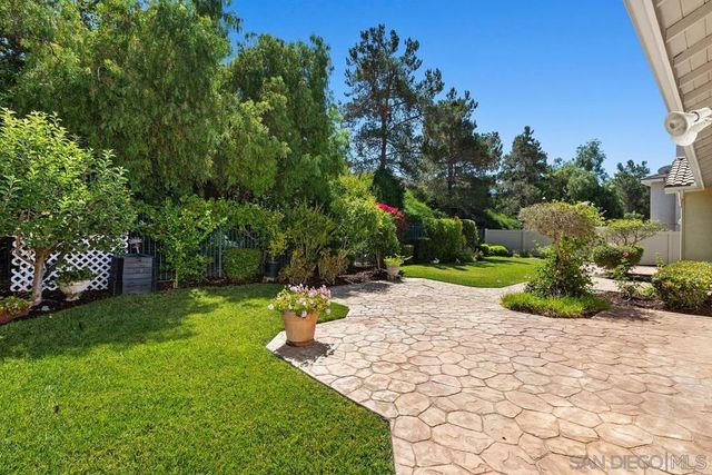 672 Inverlochy Dr, Fallbrook, CA 92028