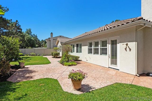 672 Inverlochy Dr, Fallbrook, CA 92028