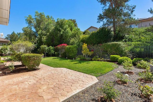 672 Inverlochy Dr, Fallbrook, CA 92028