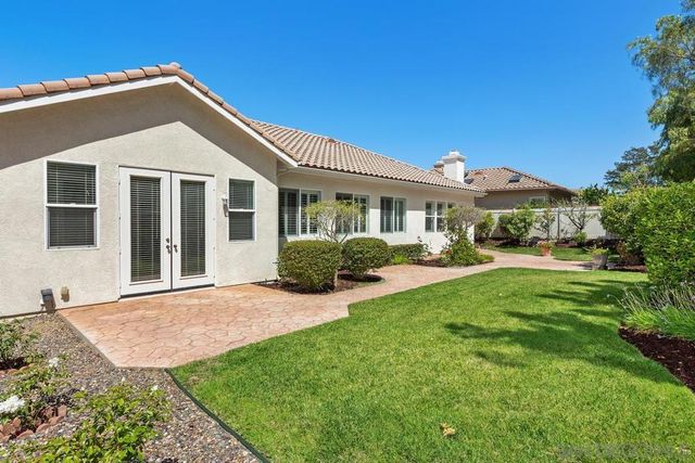 672 Inverlochy Dr, Fallbrook, CA 92028