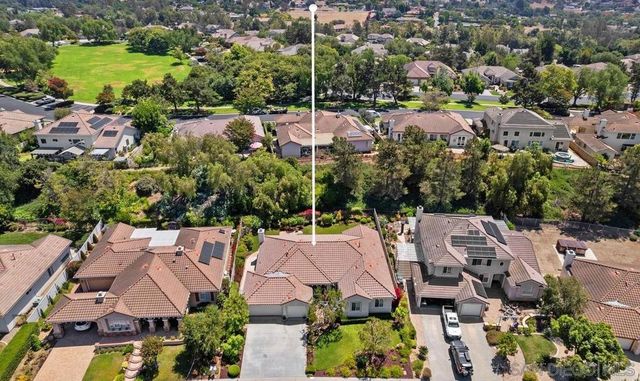 672 Inverlochy Dr, Fallbrook, CA 92028