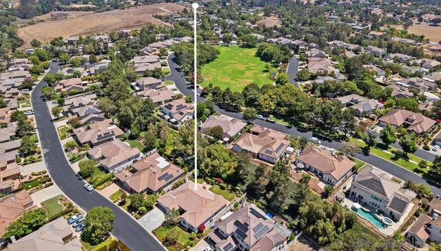 672 Inverlochy Dr, Fallbrook, CA 92028