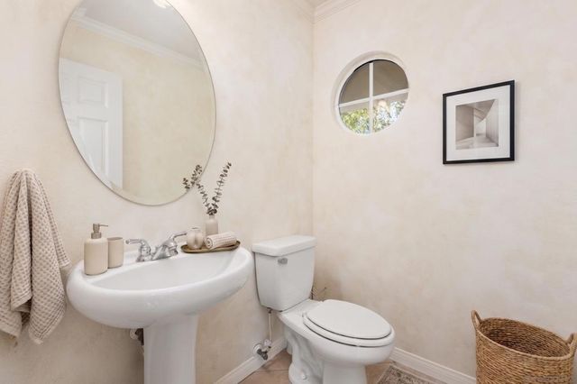 672 Inverlochy Dr, Fallbrook, CA 92028