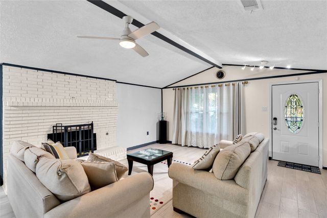 800 Patricia Street, Irving, TX 75060